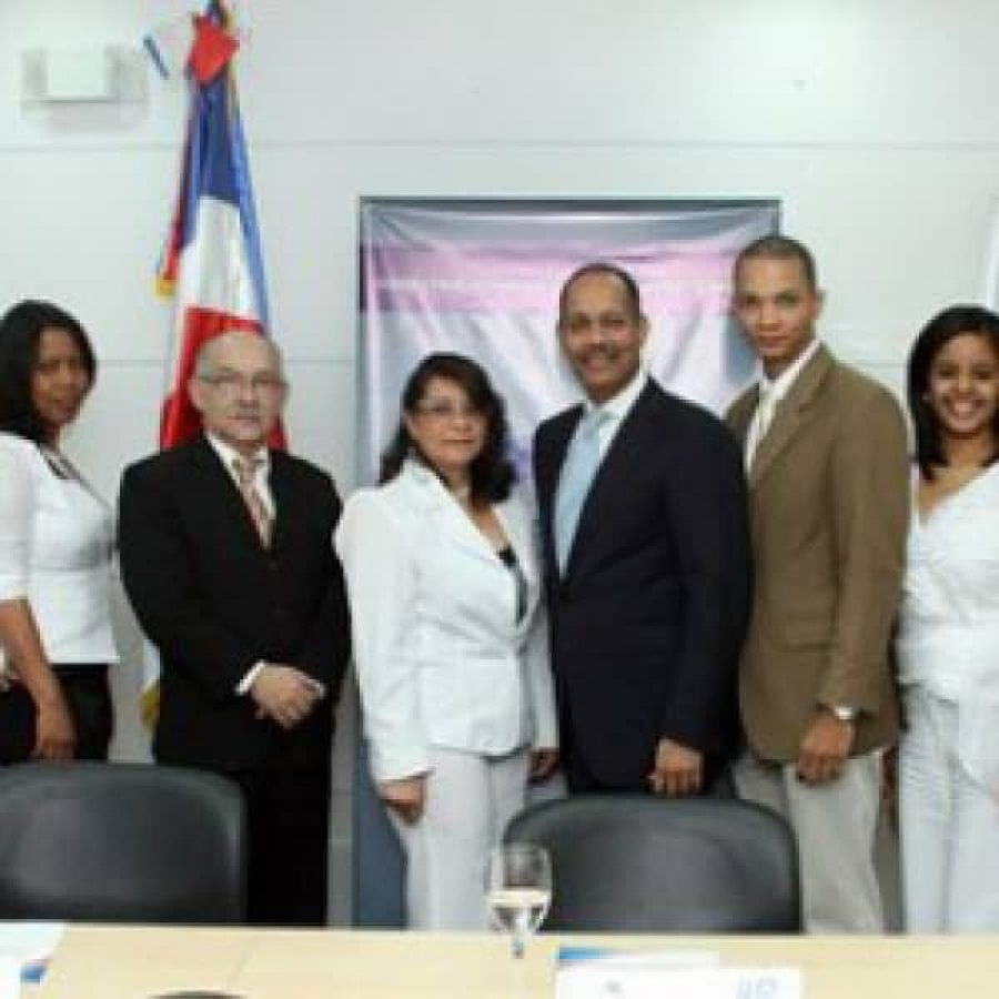 DIGEIG Ofrece Charla y Juramenta Comité de Ética Pública de OPTIC