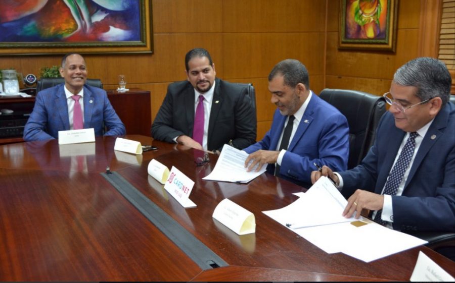 OPTIC participa en firma de convenio entre Tesorería Nacional y CARDNET