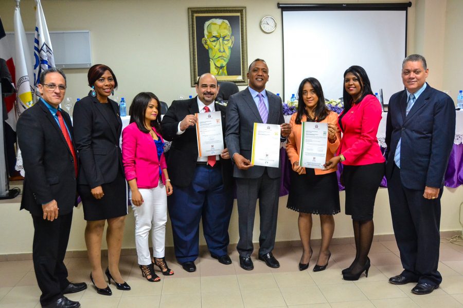 OPTIC entrega tres certificaciones al Hospital Prof. Juan Bosch de La Vega