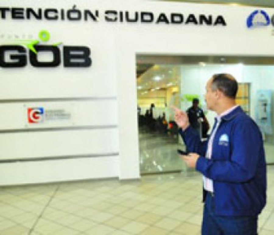Director general de la OPTIC visita instalaciones del centro de atención presencial (Punto Gob)