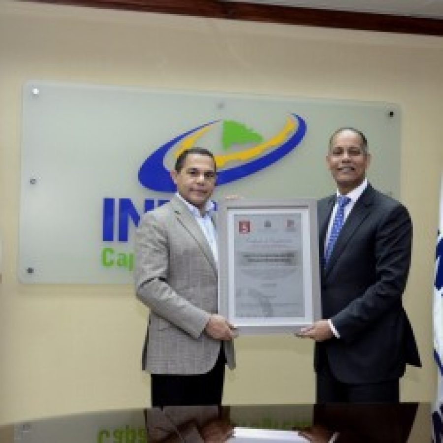 Director general de la OPTIC continúa con entrega certificados del iTICge