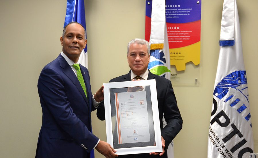 OPTIC certifica redes sociales de Industria y Comercio