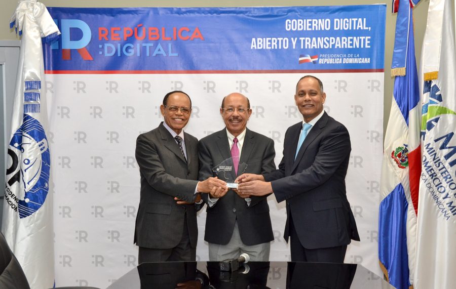 RD recibe premio por desarrollo Gobierno Abierto