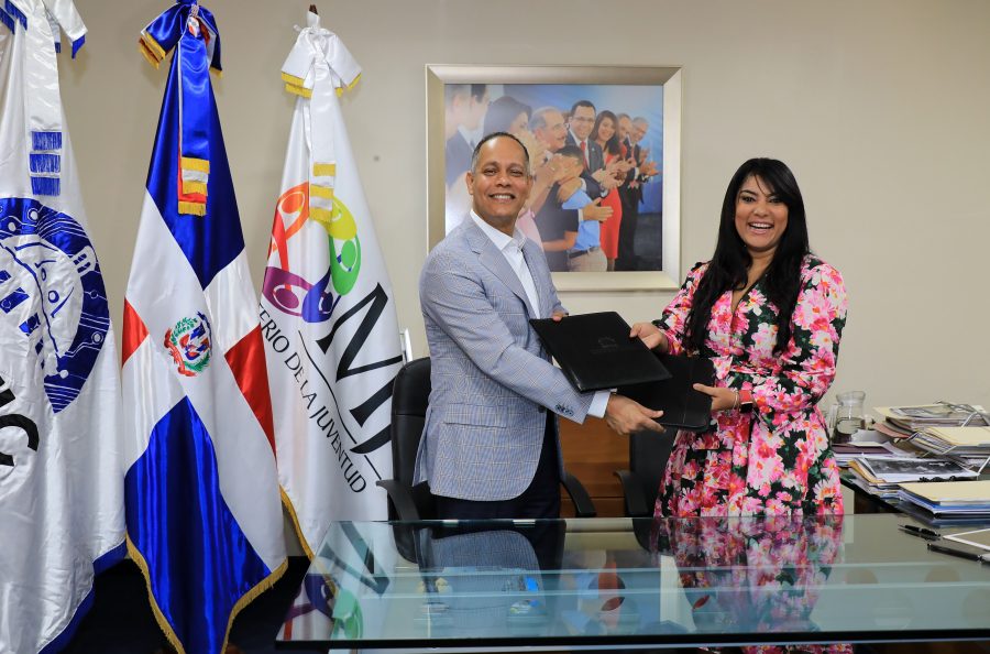 Becados podrán solicitar en Línea *462 información al Ministerio de la Juventud