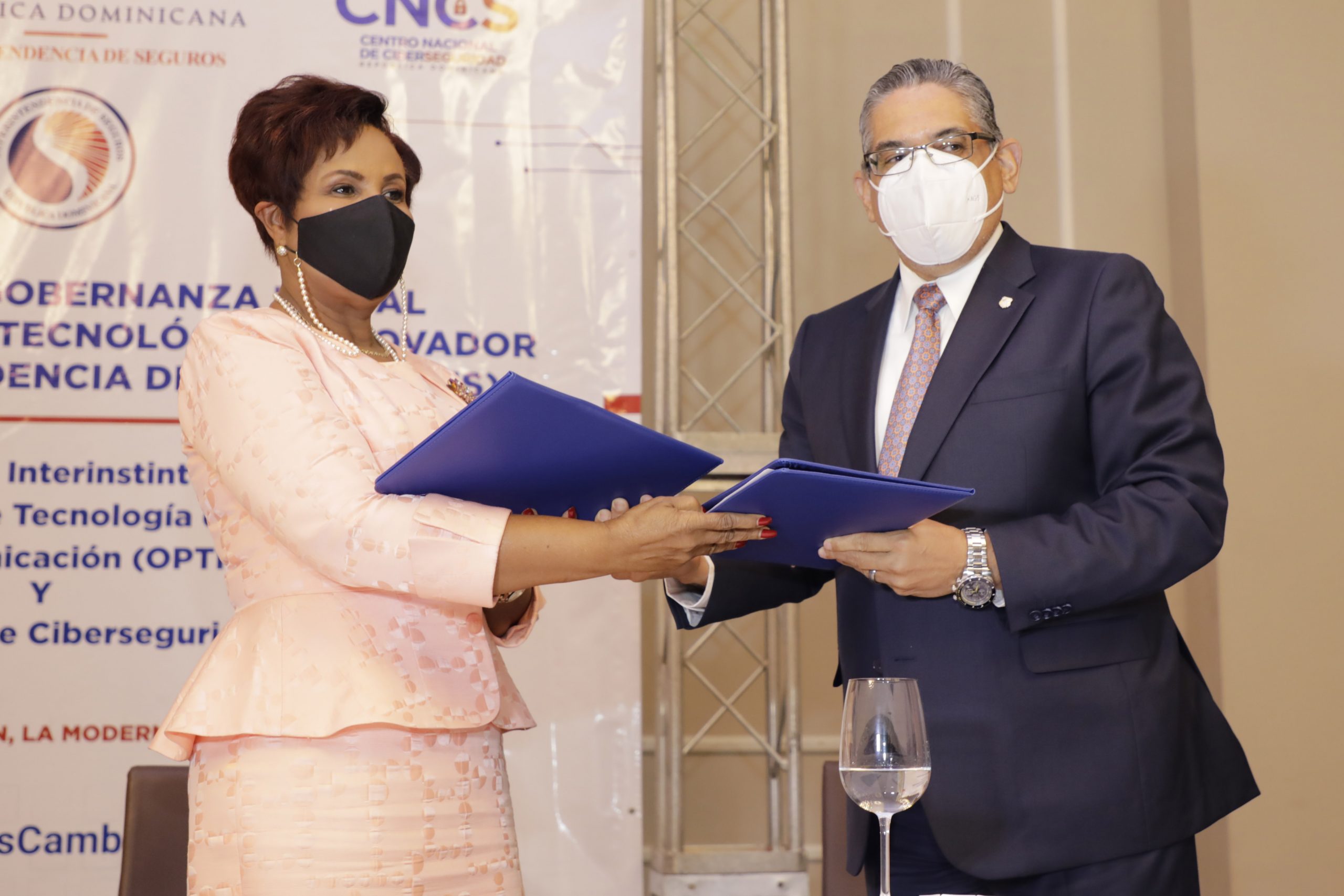 OPTIC y Superintendencia de Seguros firman acuerdo para desarrollo de proyectos tecnológicos