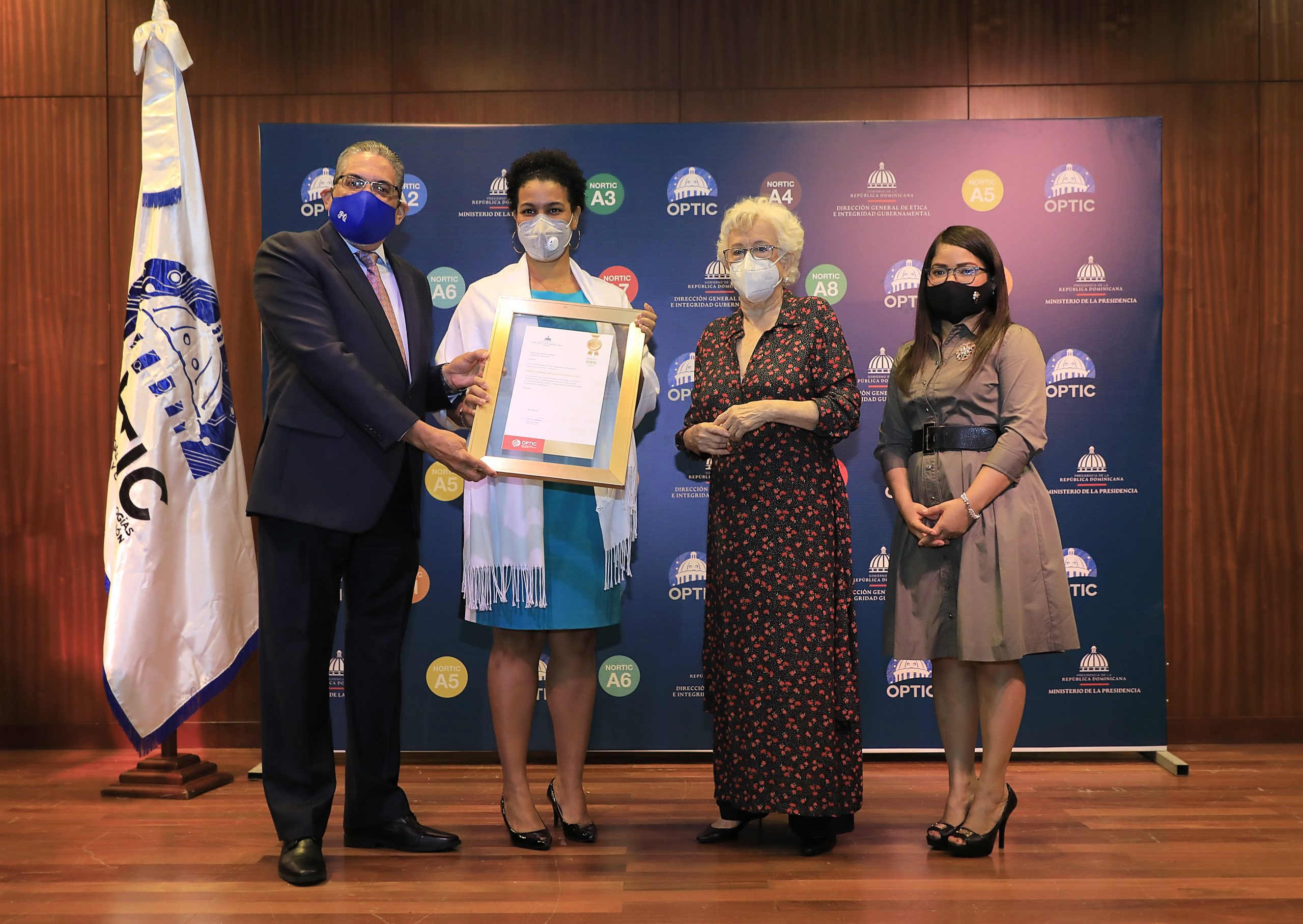 OPTIC y DIGEIG entregan certificaciones NORTIC