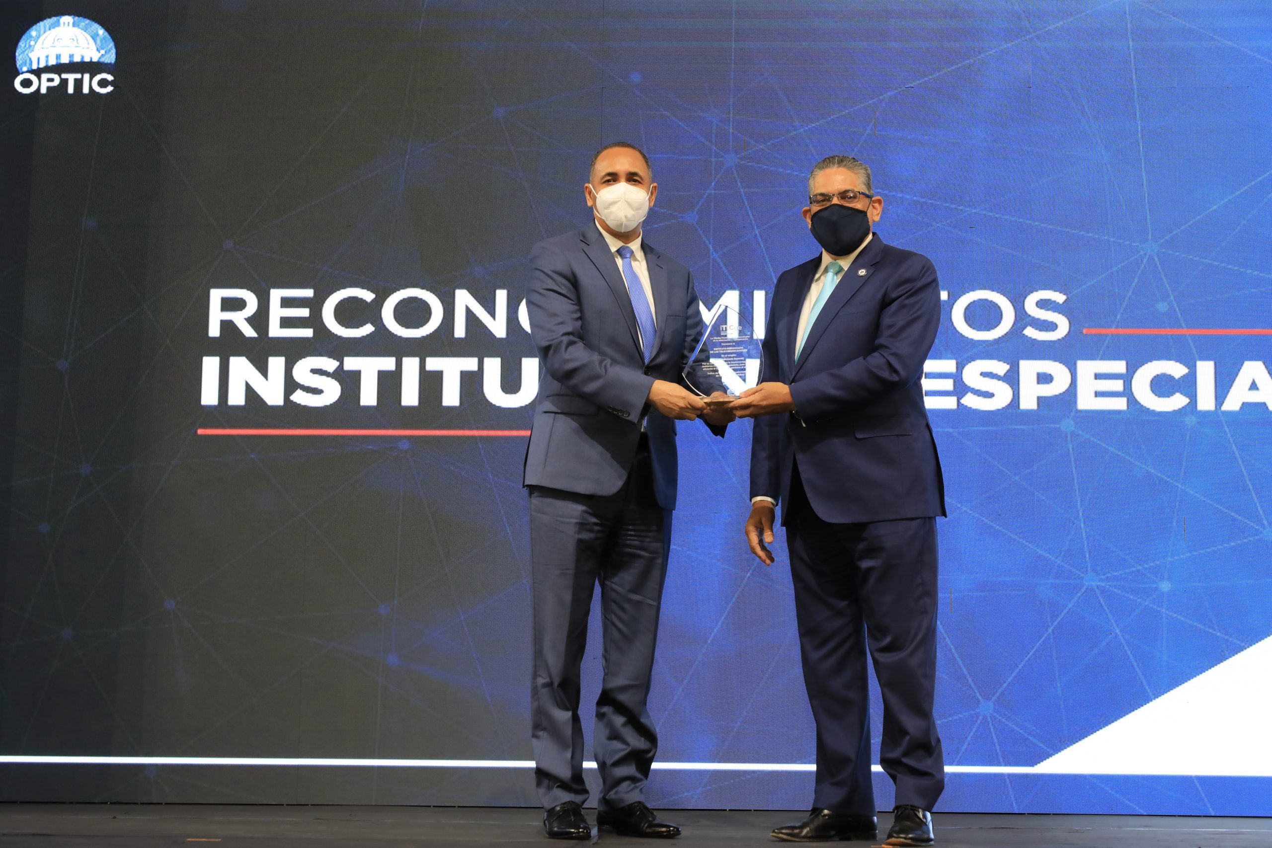 OPTIC entrega premios iTICge 2021.
