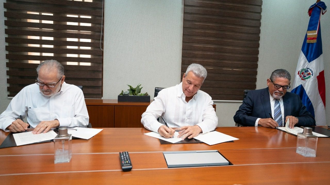 Minpre, Ministerio de Economía y OGTIC firman acuerdo para implementar Sistema 311 en proyecto Proresiliencia