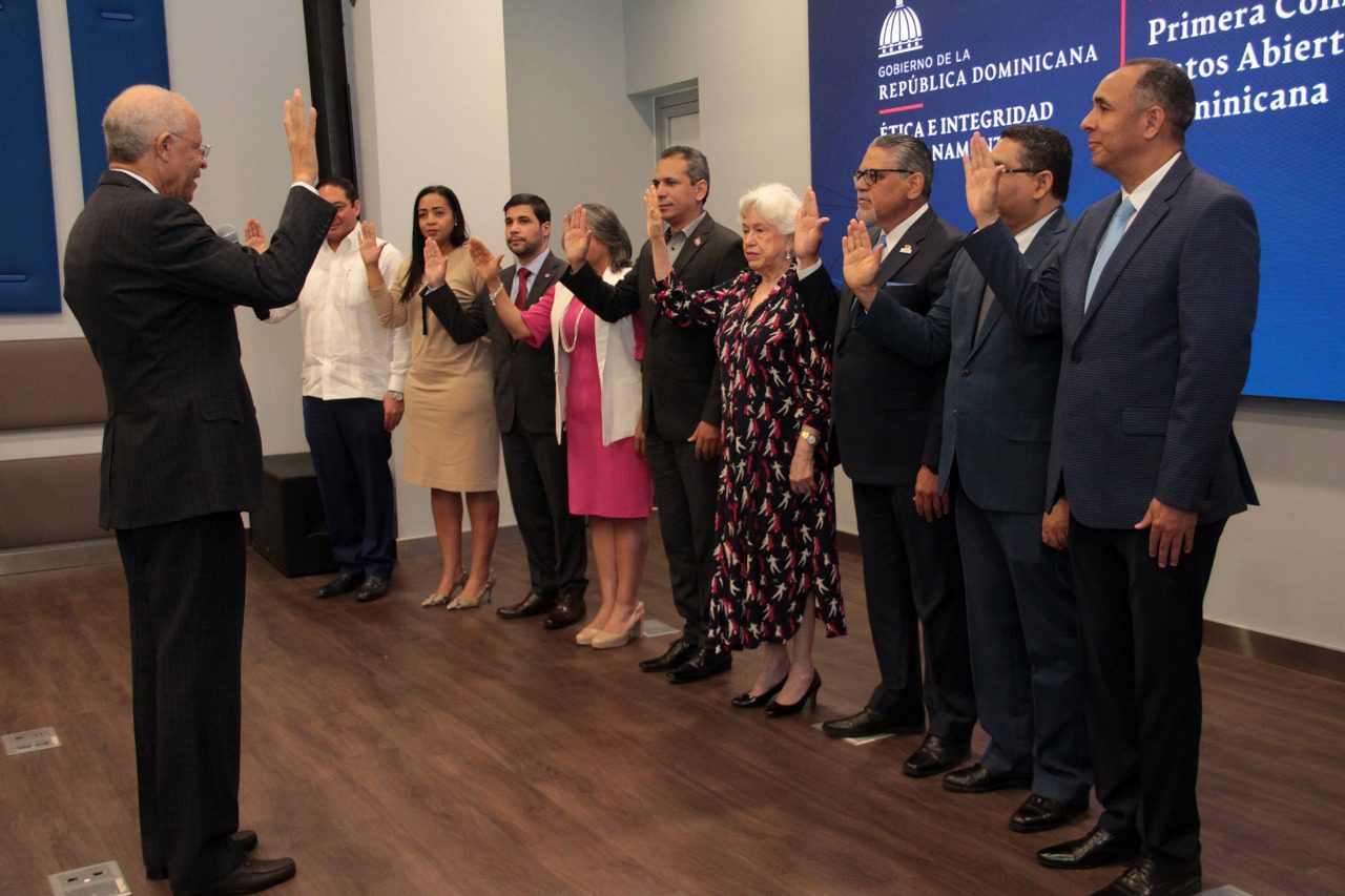 Juramentan primera Comisión de Datos Abiertos de la República Dominicana