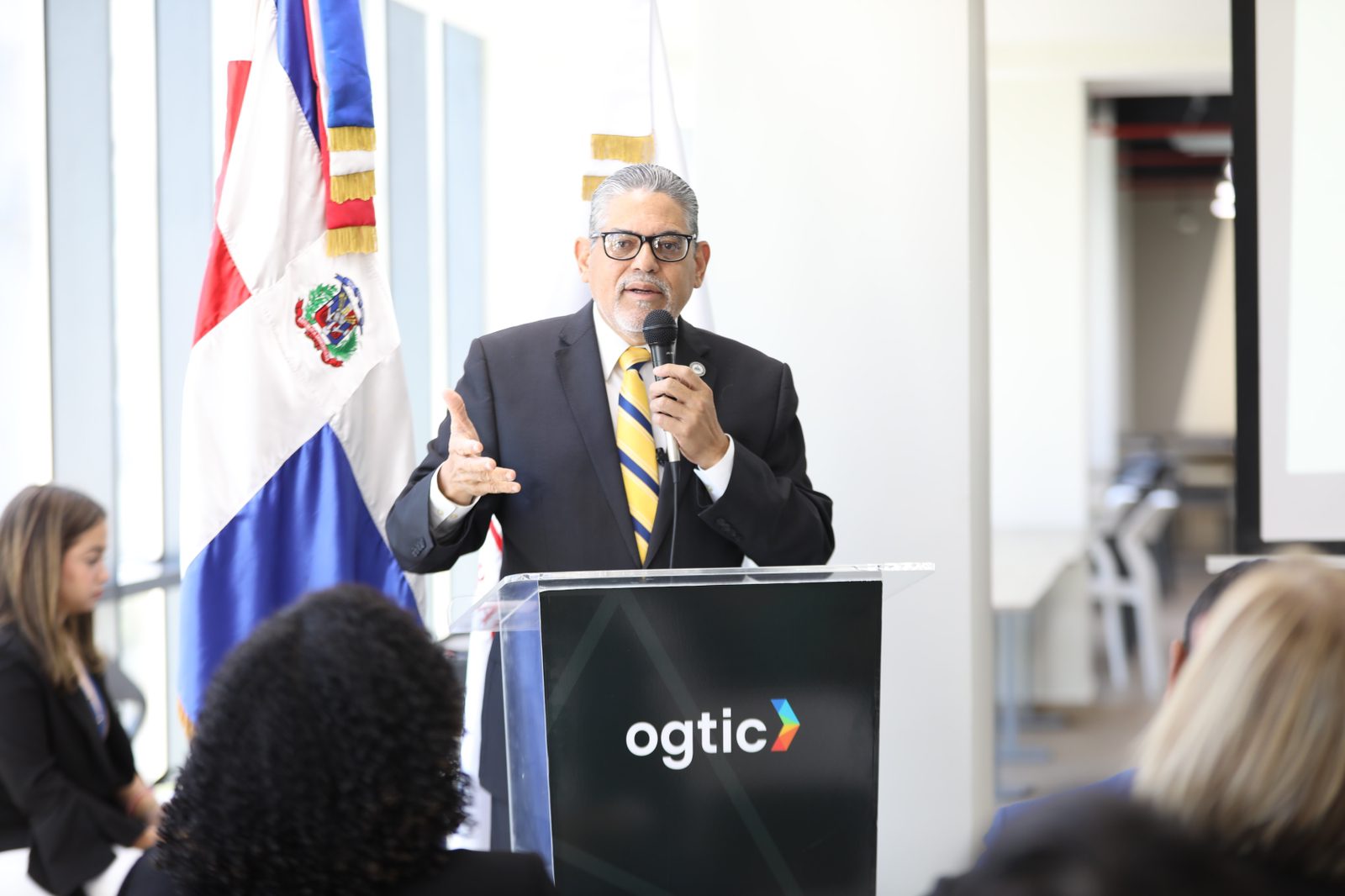 Gobierno inicia segunda fase del Programa Burocracia Cero