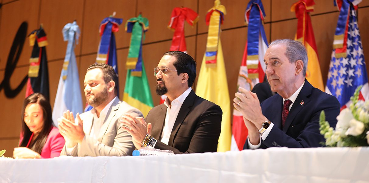 MESCYT lanza convocatoria para otorgar más 2 mil becas internacionales a jóvenes dominicanos