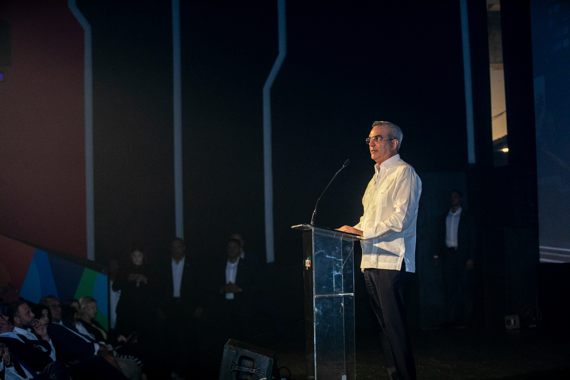 Presidente Luis Abinader anuncia plan expansión de los puntos GOB