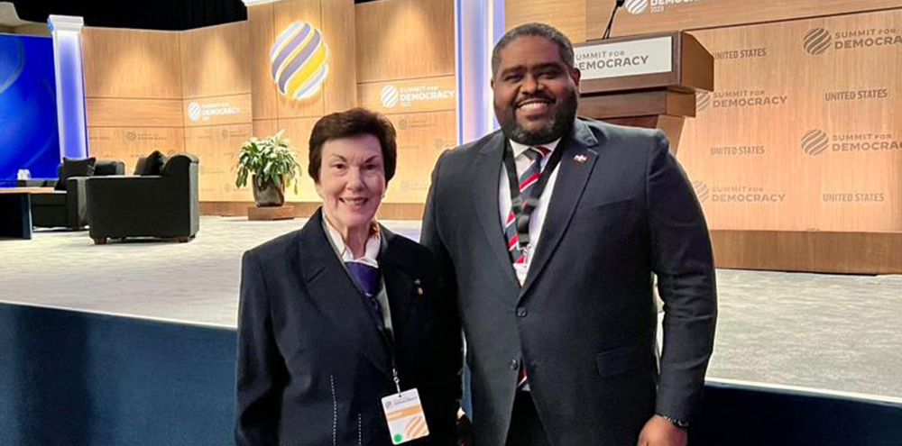 República Dominicana exhibe avances de Agenda Digital en II Cumbre por la Democracia en Washington