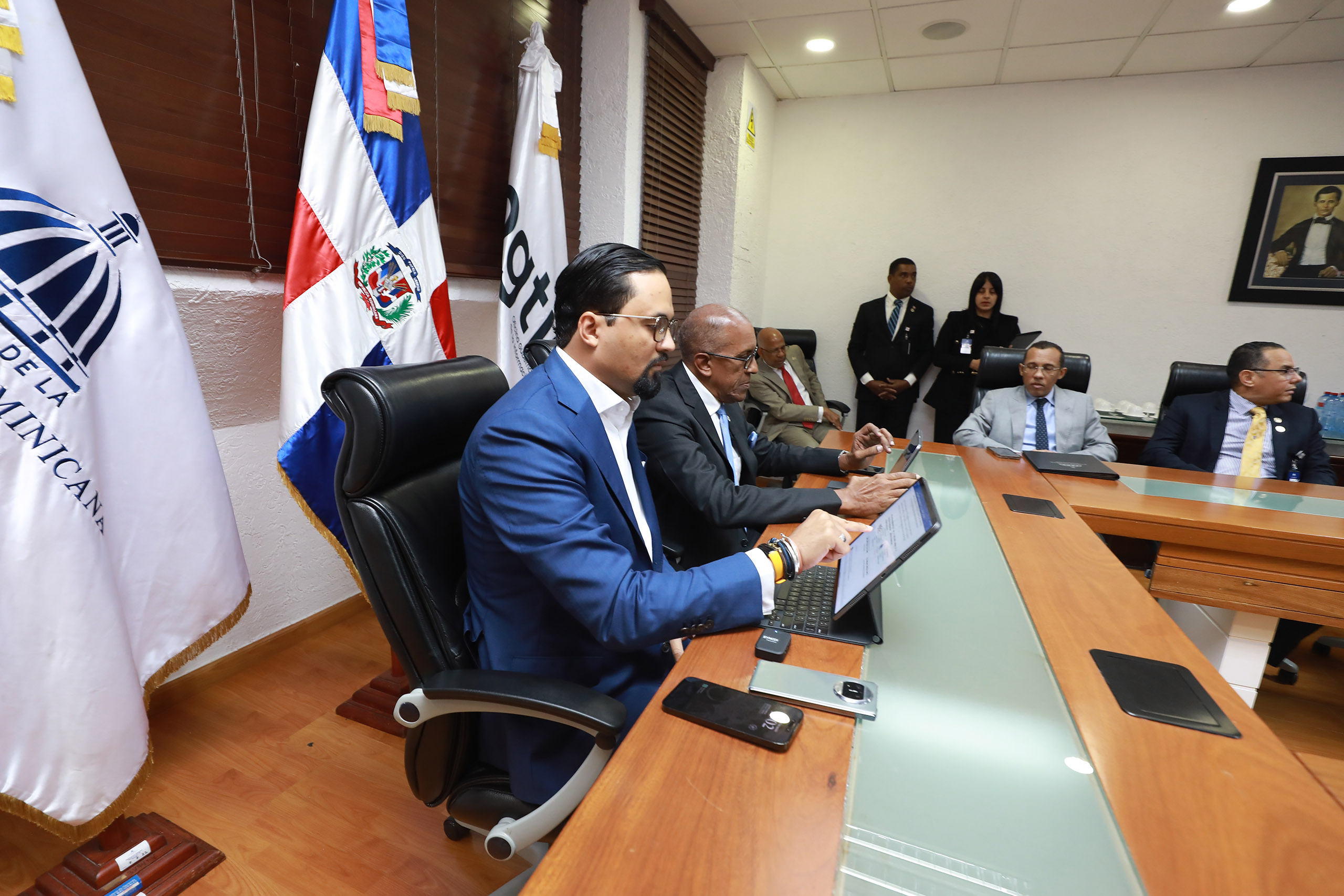 OGTIC y Contraloría firman acuerdo para integrar plataforma de firma digital para agilizar los procesos de la institución.