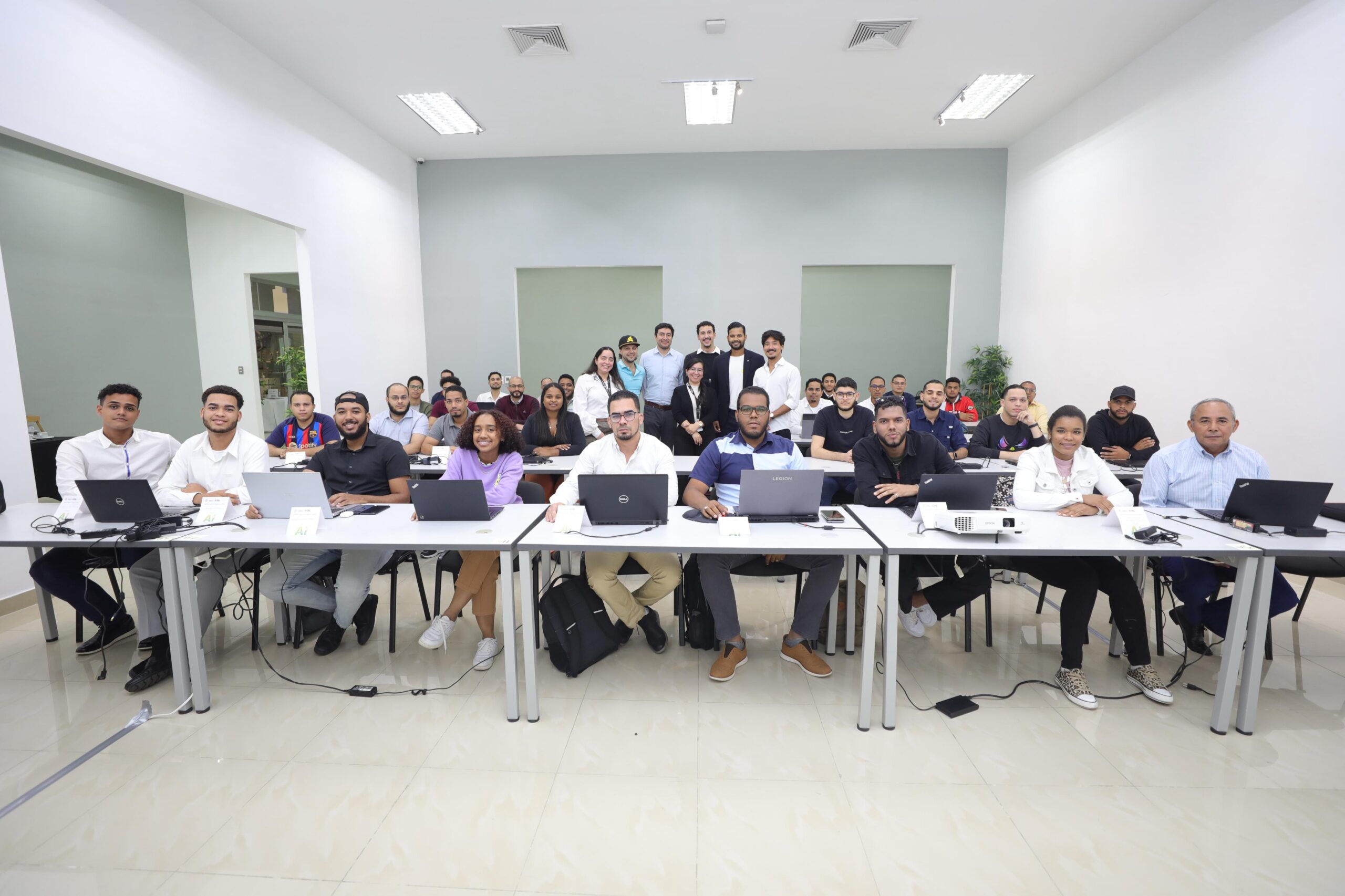 OGTIC y el Gabinete de Innovación y Desarrollo Digital lanzan programa Semilleros Digitales: una iniciativa que forma a jóvenes en áreas STEM e inteligencia artificial