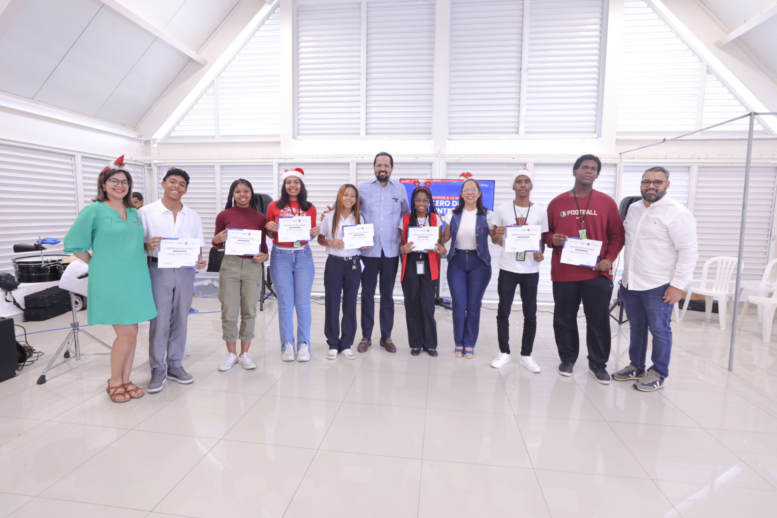 Reconocen logros y avances de jóvenes de Semilleros Digitales INTRO