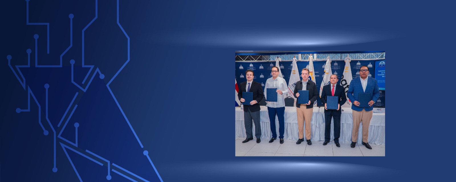 Firman acuerdo interinstitucional para permisos de empresas en parques de zonas francas