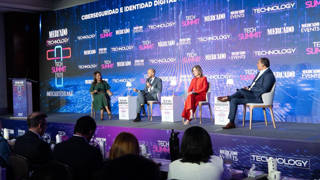 Conferencia en la cual hay varias personalidades